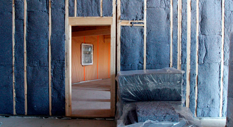 isolation en jean dans une maison en construction