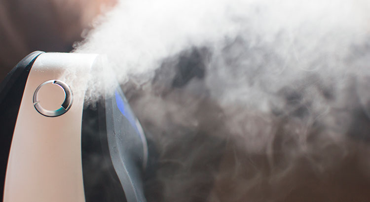 Humidificateur d'air dégageant une brume important