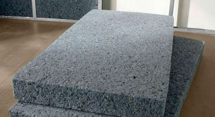 Pile de blocs de jean broyé pour l'isolation