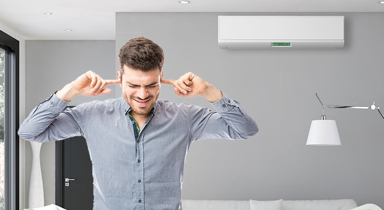Homme gêné par le bruit de son climatiseur