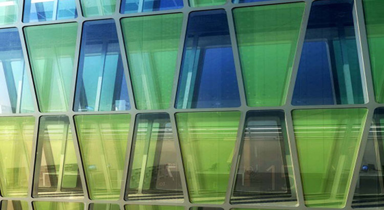 Façade de bâtiment chauffé par l'énergie des algues
