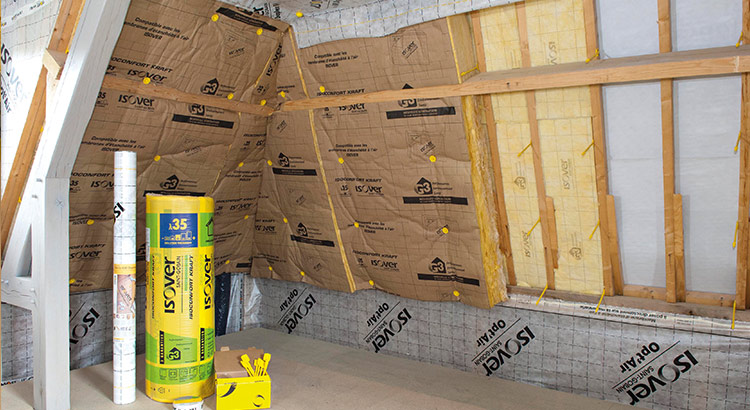 combles en travaux d'isolation et matériel isolant