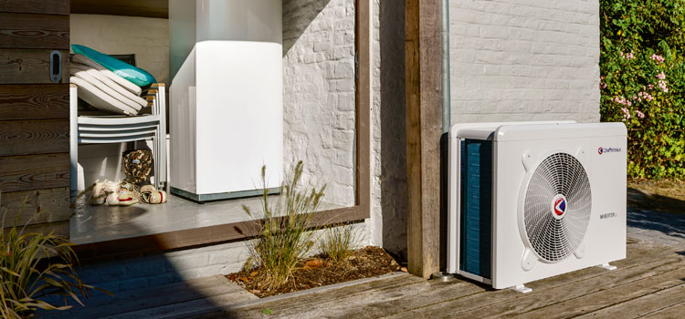 Pompe à chaleur air-eau sur jardin