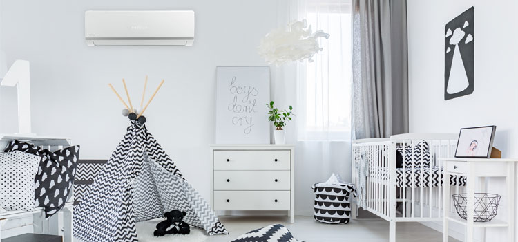 unité de clim installé dans une chambre de bébé